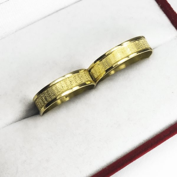 Par de Alianzas Oro 18K Facetadas 4 Gramos - Imagen 2
