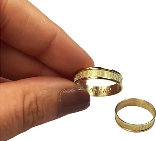 Par de Alianzas Oro 18K Facetadas 4 Gramos - Imagen 4