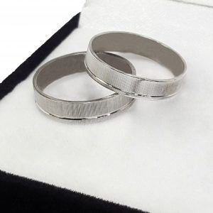 Par De Alianzas Plata Facetadas Compromiso Casamiento (1028)