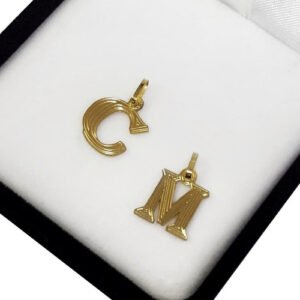 Dije Oro 18K Inicial Mediana a Elección 0.4 Gramos