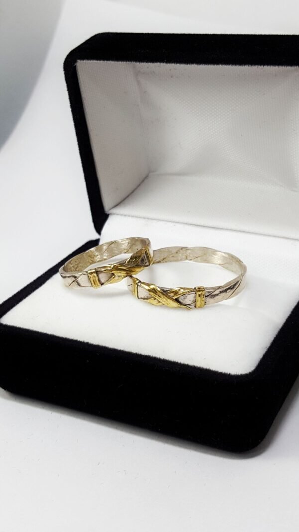Alianzas Plata Y Oro El Par Casamiento Compromiso Con Cruz - Imagen 3