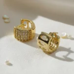 Par Argollas Acero Quirurgico Dorado Con Piedras 5 Hileras