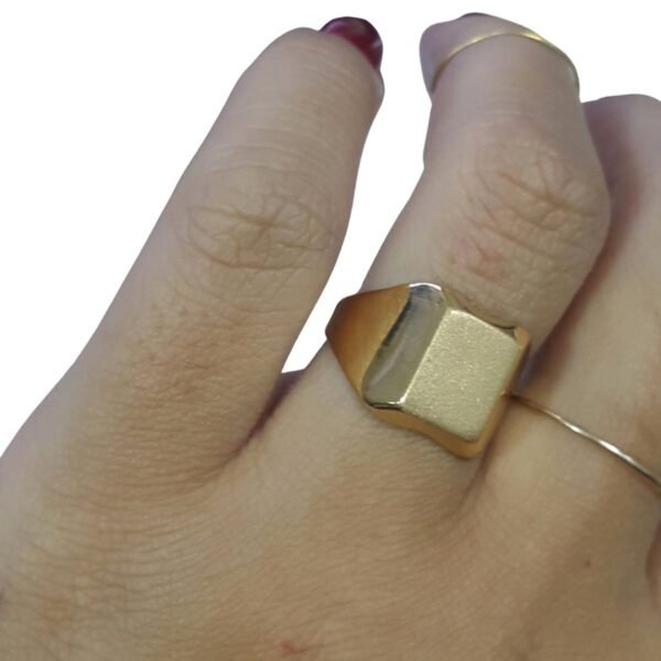 Anillo Sello Oro 18kts Cuadrado Grabado Hueco - Imagen 3