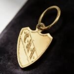 Escudo Oro Amarillo 18kts Mediano 0.6grs Con Tu Club Futbol- Independiente